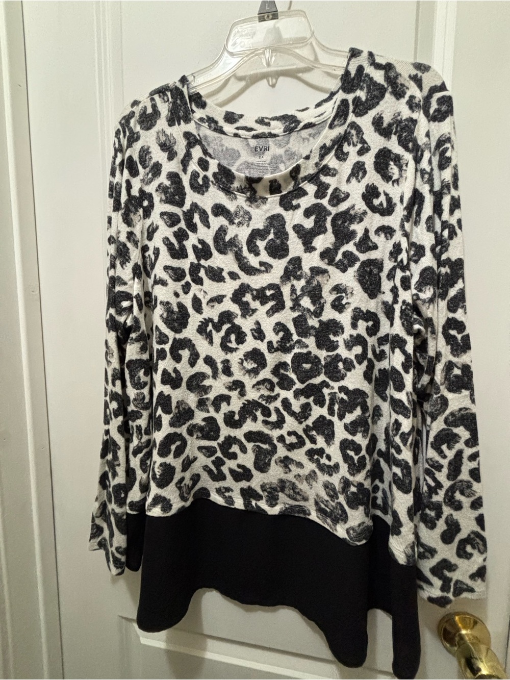 Black & White Leopard Print Long-Sleeve Top